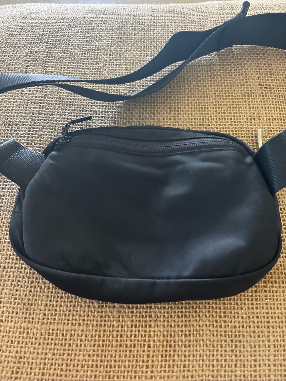 Lululemon Everywhere Belt Crossbody Bag Black Fanny Pack EUC-adjustable - Picture 5 of 8